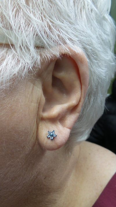 14g prong set, threaded flower top